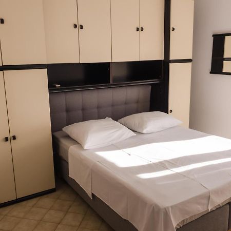 Apartments Anita 1 Barbat na Rabu Екстер'єр фото
