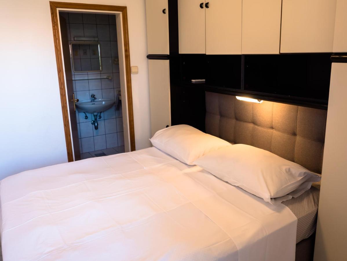 Apartments Anita 1 Barbat na Rabu Екстер'єр фото