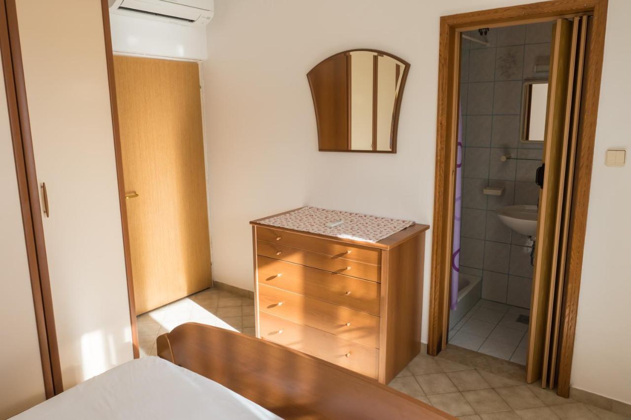 Apartments Anita 1 Barbat na Rabu Екстер'єр фото