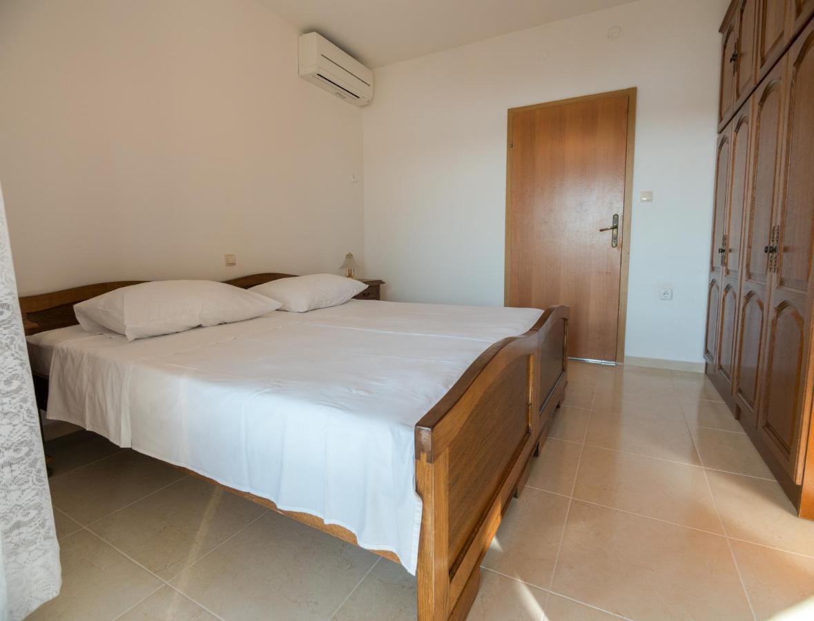 Apartments Anita 1 Barbat na Rabu Екстер'єр фото