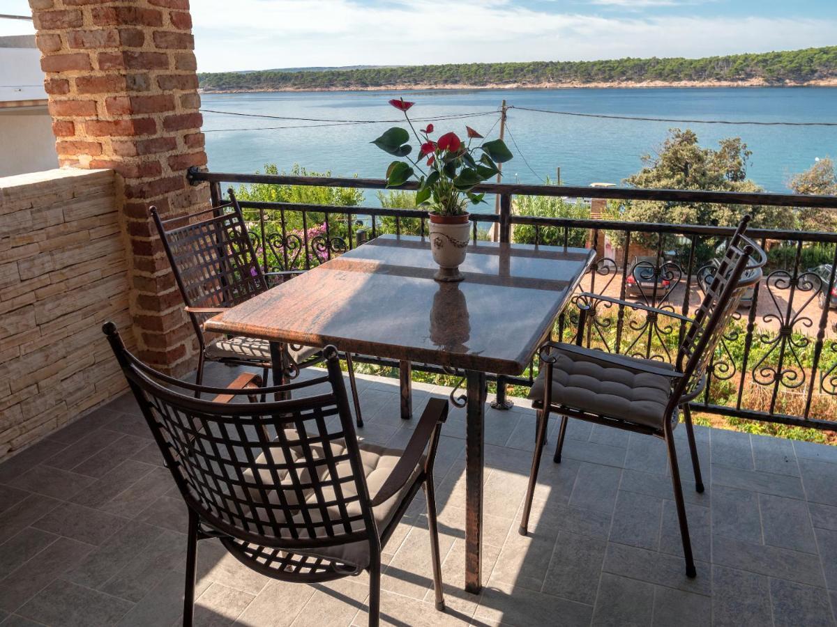 Apartments Anita 1 Barbat na Rabu Екстер'єр фото