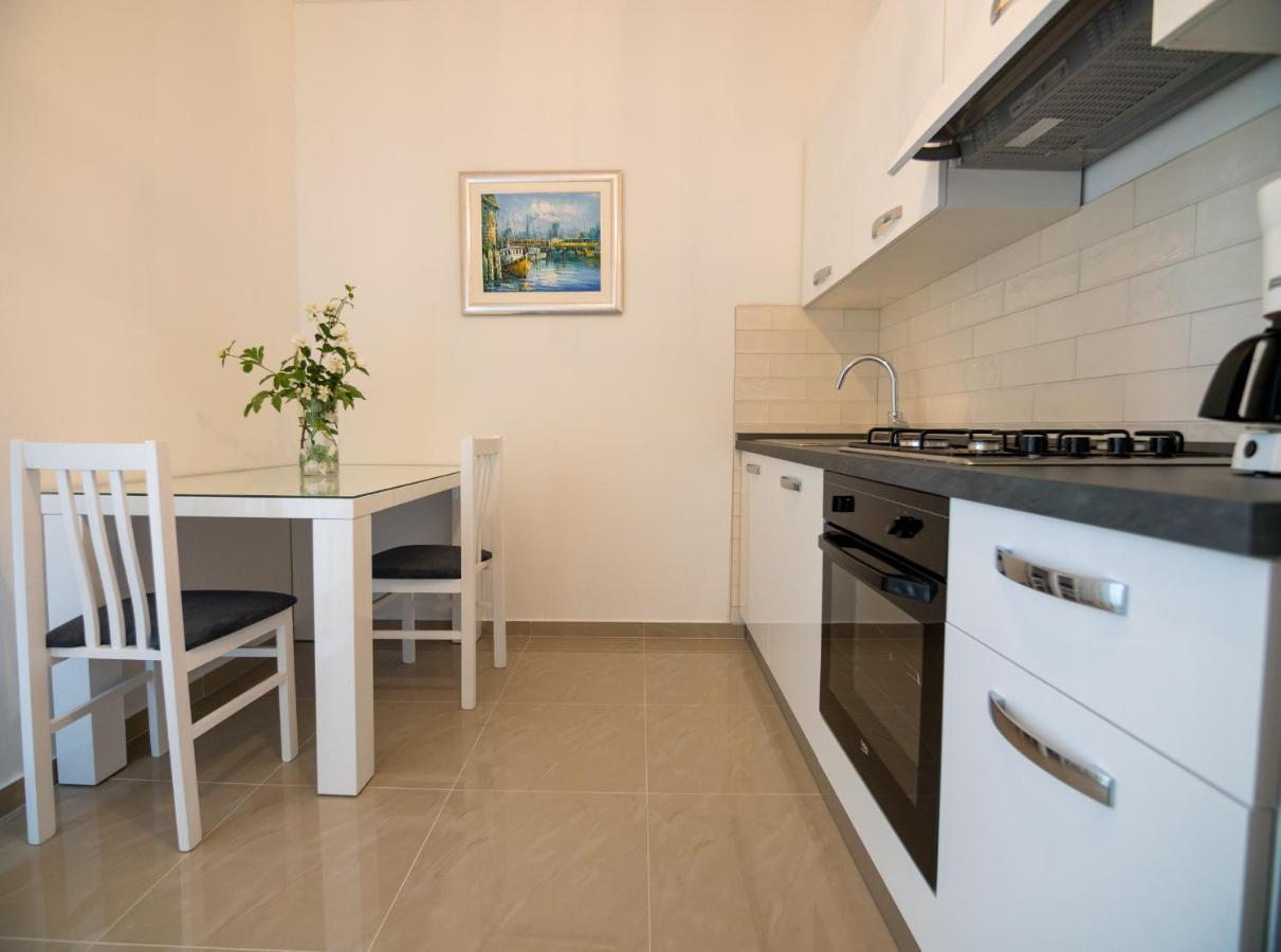 Apartments Anita 1 Barbat na Rabu Екстер'єр фото