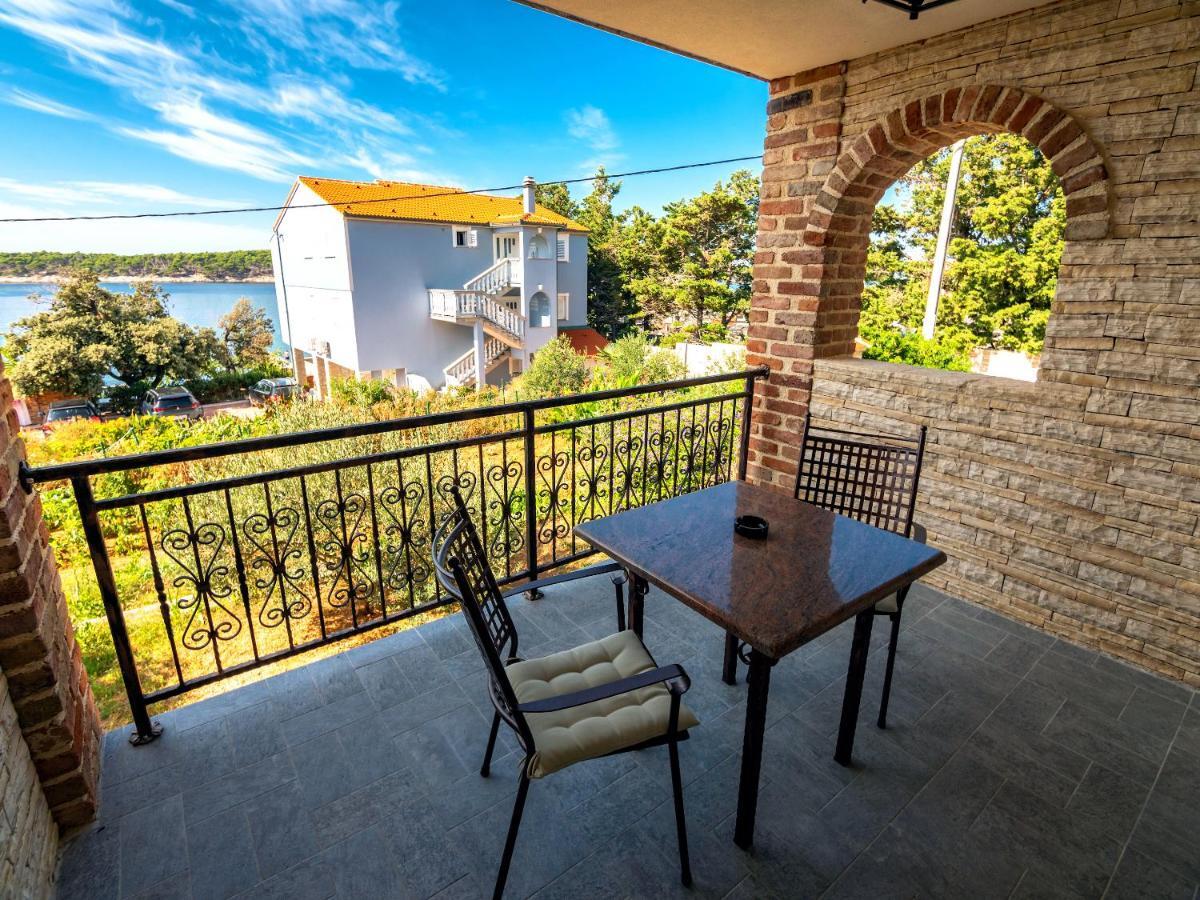 Apartments Anita 1 Barbat na Rabu Екстер'єр фото