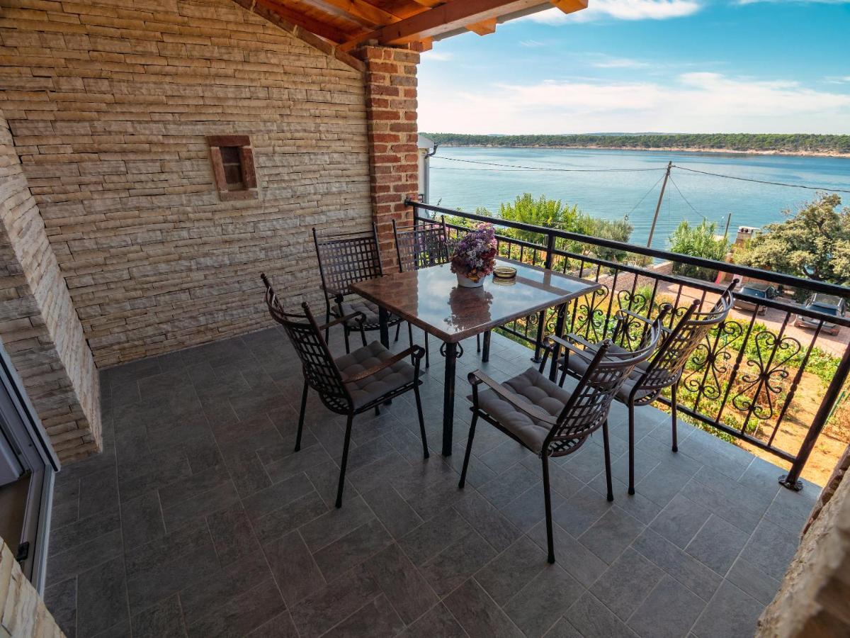 Apartments Anita 1 Barbat na Rabu Екстер'єр фото
