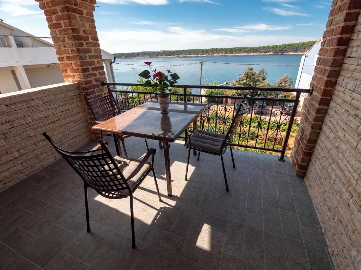 Apartments Anita 1 Barbat na Rabu Екстер'єр фото