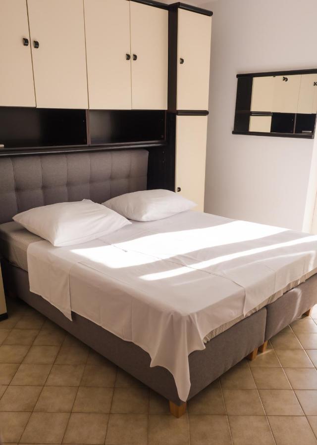 Apartments Anita 1 Barbat na Rabu Екстер'єр фото