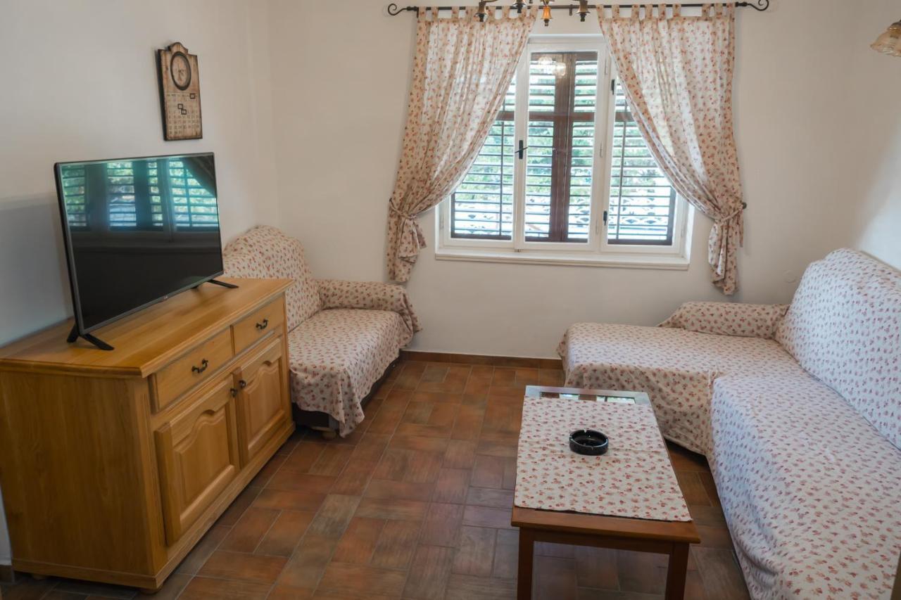 Apartments Anita 1 Barbat na Rabu Екстер'єр фото
