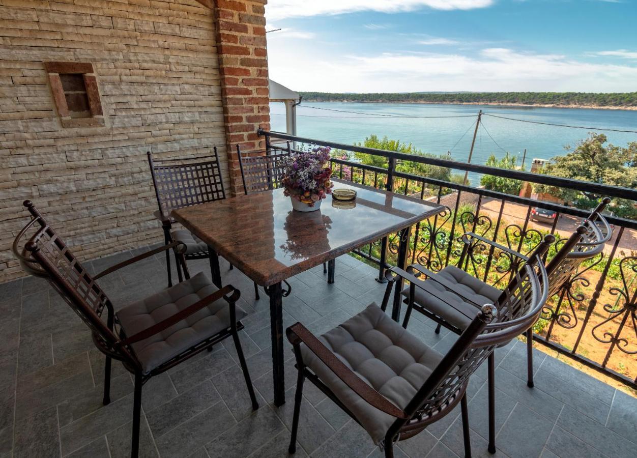 Apartments Anita 1 Barbat na Rabu Екстер'єр фото