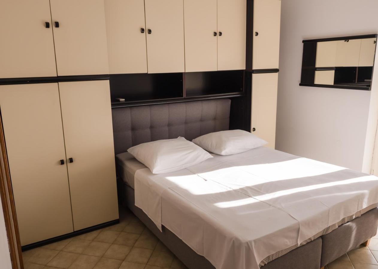 Apartments Anita 1 Barbat na Rabu Екстер'єр фото