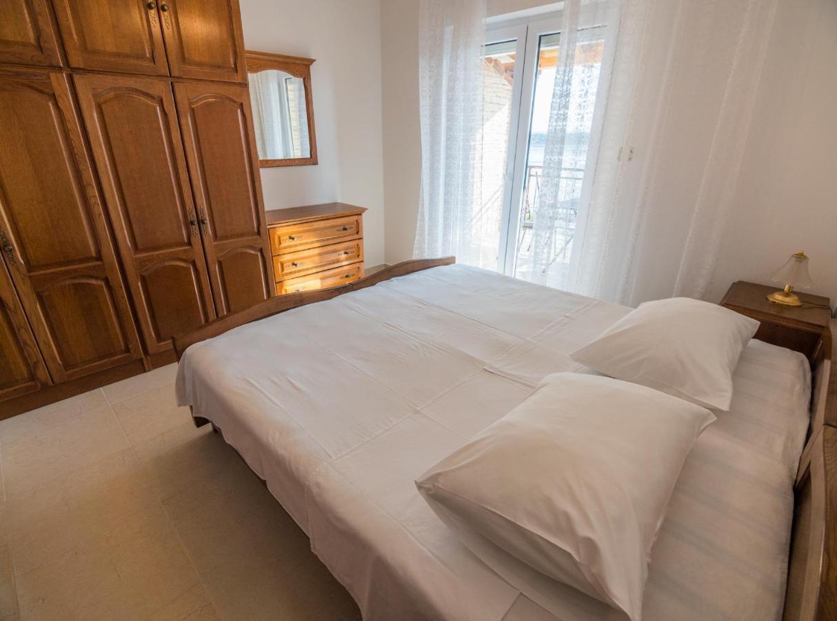 Apartments Anita 1 Barbat na Rabu Екстер'єр фото